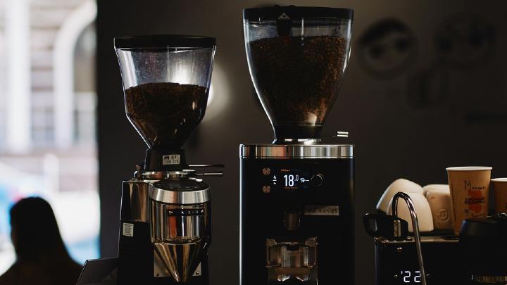 Mahlgrad und Bohnenalter: Wenn der Espresso täglich saurer wird