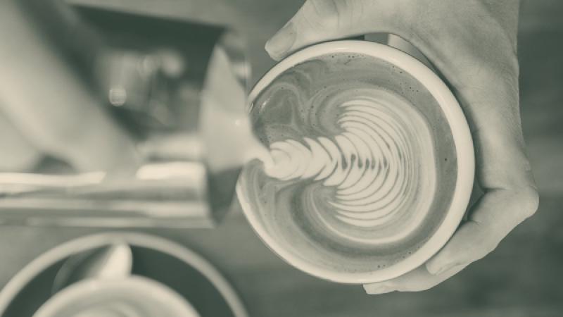 Latte Art franst aus: Warum dein Herz unscharf wird
